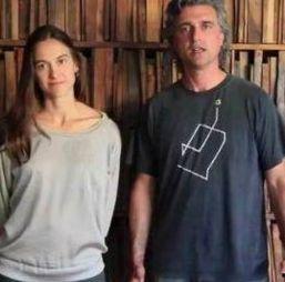 印度西班牙夫妇吃瓜,瓜果飘香共享异国风味