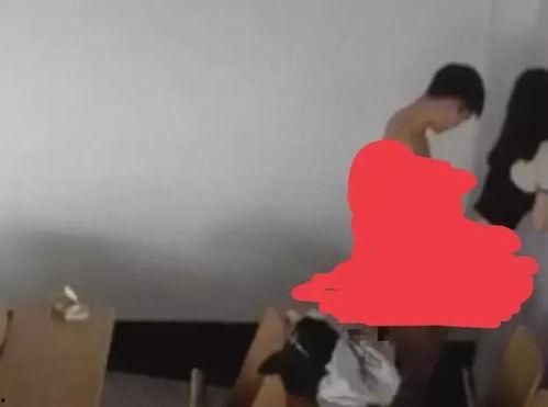 吃瓜教室情侣,甜蜜瓜语,揭秘恋爱甜蜜瞬间