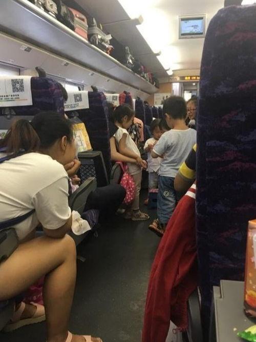 高铁熊孩子吃瓜,高铁熊孩子吃瓜引发全民热议