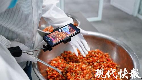 吃瓜直播女的吃鸡爪,吃瓜女神的“鸡爪诱惑”