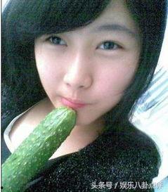 美女吃瓜自拍,美女吃瓜自拍，镜头下的夏日风情