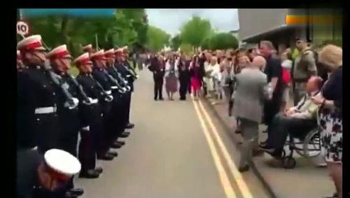 士兵是吃瓜群众,揭秘军营中的“吃瓜群众”现象