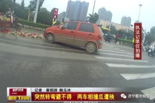 两车相撞吃瓜,吃瓜群众现场直击惊险一幕