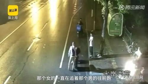 情侣吵架吃瓜尴尬