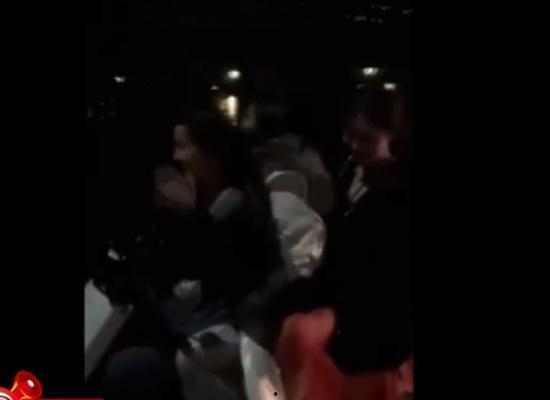 摆摊群众吃瓜视频