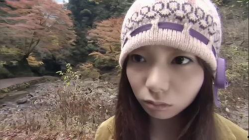 男子吃瓜落儿,揭秘民间美食背后的故事